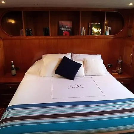 Yacht A Quai Natacha * Aramon